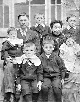 Hand Heart, Chas Bailey and family Hand Heart, Chas Bailey and family
